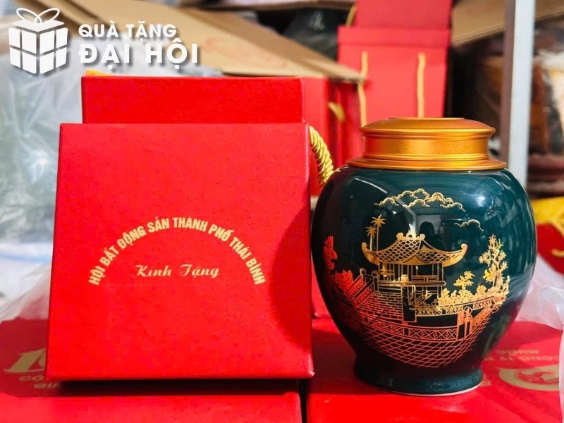 hu-dung-tra-qua-tang-dai-hoi-mat-tran (4)